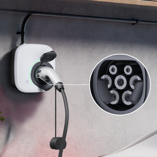 elektrische-auto-opladen-met-socket-laadpaal